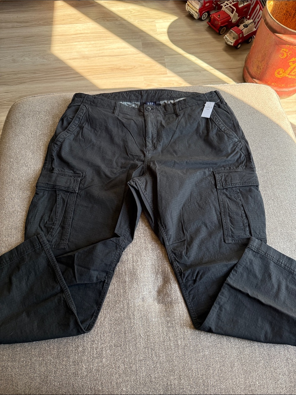 GAP Black Men's Cargo Pants with Utility Pockets Men’s 42x30